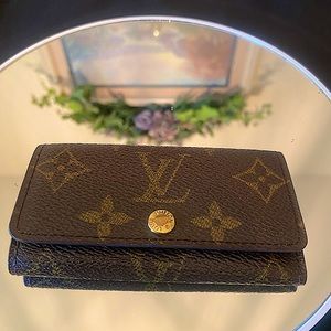 Louis Vuitton Monogram 4-Ring Key Case